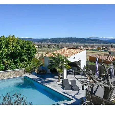 3 Chambres, Pool House